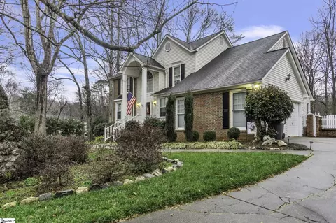 6 Squirrel Hill Ct, Simpsonville, SC 29680
