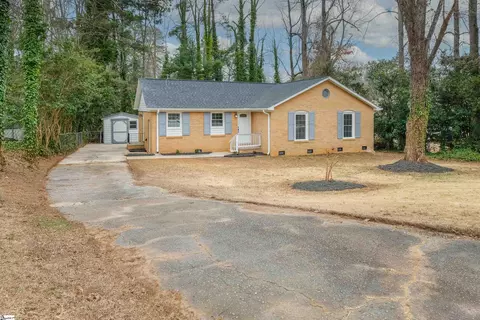 102 Graystone Dr, Spartanburg, SC 29301