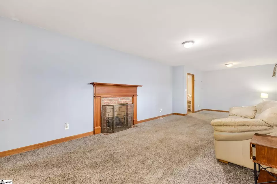 Living - 4964 Highway 49, Laurens, SC 29360 photo 1 of 4