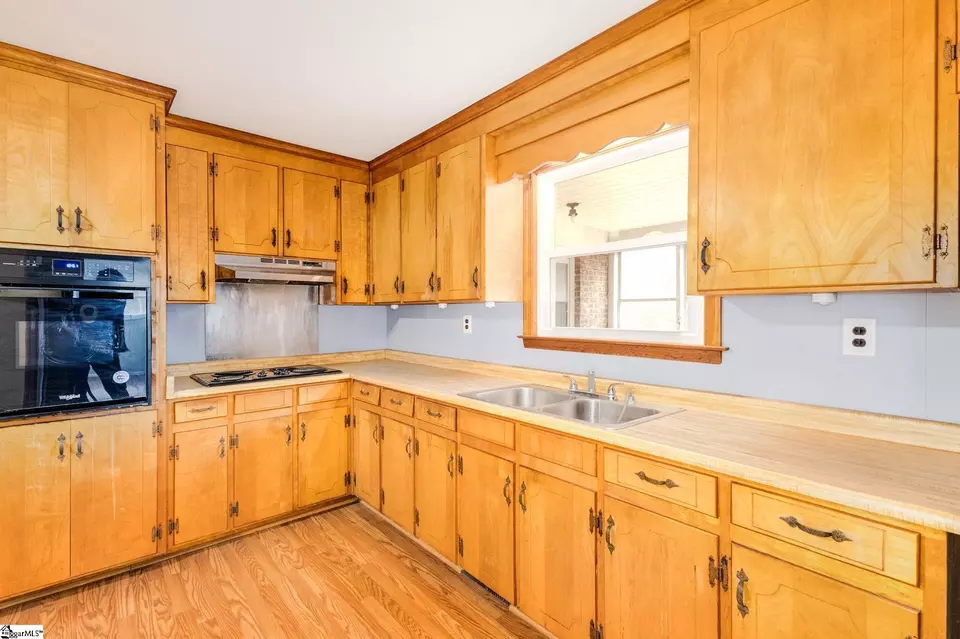 Kitchen - 4964 Highway 49, Laurens, SC 29360 photo 2 of 2