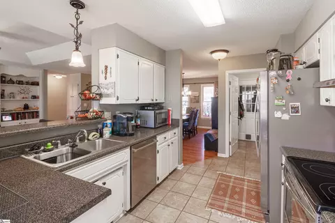 Kitchen - 309 Middleton Ct, Moore, SC 29369 photo 2 of 3