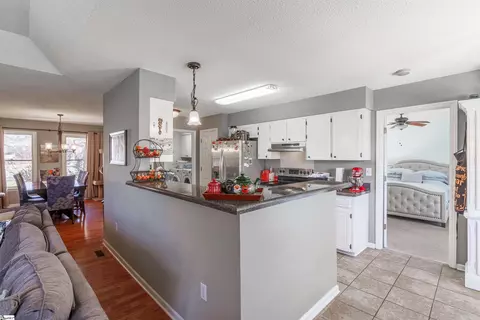 Kitchen - 309 Middleton Ct, Moore, SC 29369 photo 3 of 3