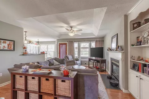 Living - 309 Middleton Ct, Moore, SC 29369 photo 1 of 4