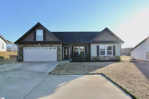 1020 Gibbs Rd, Wellford, SC 29385