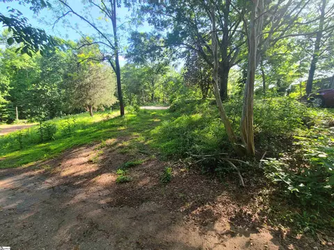104 Mcdonald Rd, Travelers Rest, SC 29690