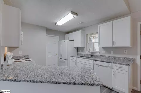 Kitchen - 115 Ascot Dr, Easley, SC 29642 photo 4 of 6
