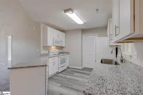 Kitchen - 115 Ascot Dr, Easley, SC 29642 photo 3 of 6