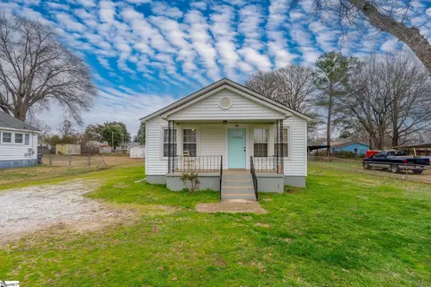 200 Deering St, Laurens, SC 29360