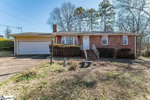 121 Cochran Dr, Greenville, SC 29611