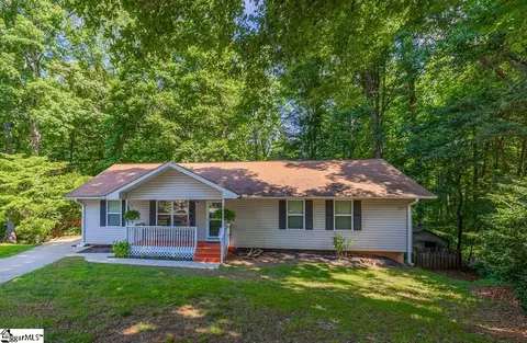 107 Gettysburg Ct, Simpsonville, SC 29681