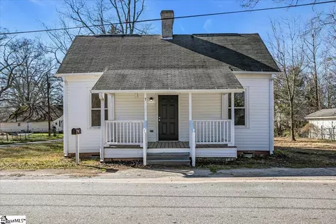 7 Geer St, Belton, SC 29627