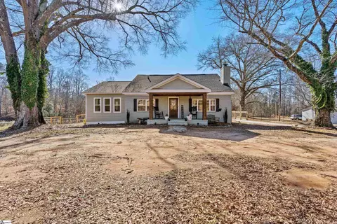1507 Fountain Inn Rd, Woodruff, SC 29388