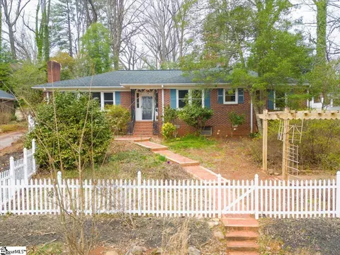 215 Dellwood Dr, Greenville, SC 29609