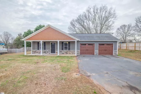 8 Blue View Dr, Taylors, SC 29687