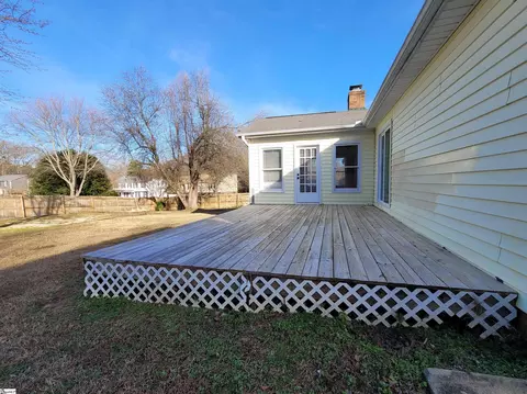 Exterior - 200 Hedgewood Ter, Greer, SC 29650 photo 3 of 5