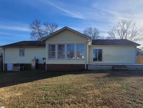 Exterior - 200 Hedgewood Ter, Greer, SC 29650 photo 5 of 5