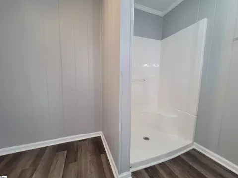 Bath - 200 Hedgewood Ter, Greer, SC 29650 photo 5 of 5