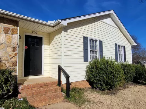 Exterior - 200 Hedgewood Ter, Greer, SC 29650 photo 2 of 5