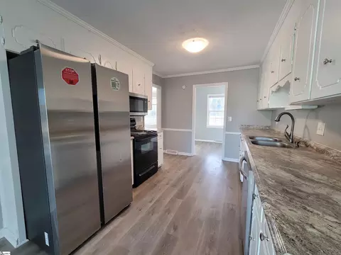 Kitchen - 200 Hedgewood Ter, Greer, SC 29650 photo 1 of 2