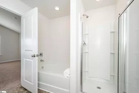 Bath - 4 Corbel Dr, Greer, SC 29650 photo 3 of 4