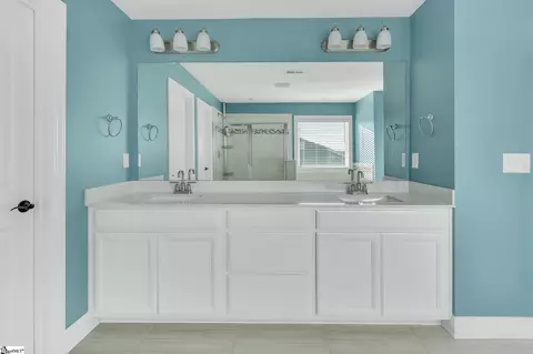 Bath - 155 Redcroft Dr, Greer, SC 29651 photo 1 of 4
