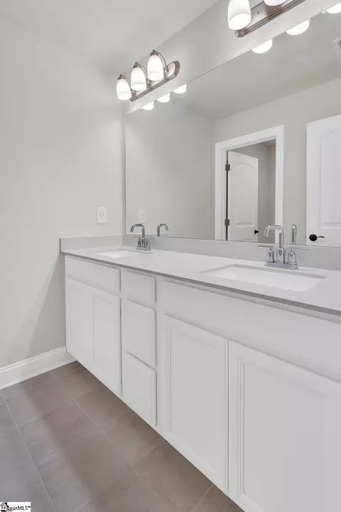 Bath - 155 Redcroft Dr, Greer, SC 29651 photo 4 of 4