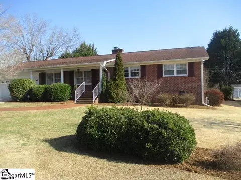 13 Camelback Rd, Greenville, SC 29617