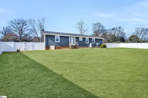 Exterior - 104 Hillside Dr, Greer, SC 29651 photo 5 of 7