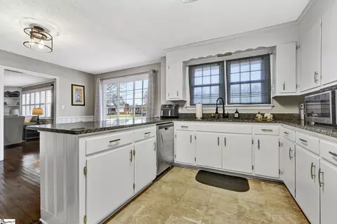Kitchen - 104 Hillside Dr, Greer, SC 29651 photo 3 of 3