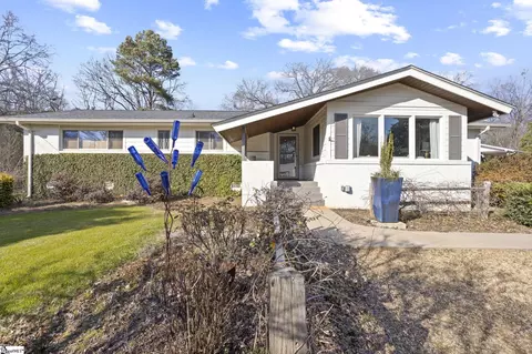 17 Vicki Cir, Greenville, SC 29615