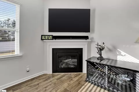 Living - 541 Sapling Gap Rd, Greer, SC 29651 photo 4 of 5