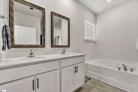 Bath - 541 Sapling Gap Rd, Greer, SC 29651 photo 1 of 4
