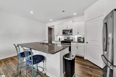 Kitchen - 541 Sapling Gap Rd, Greer, SC 29651 photo 2 of 5