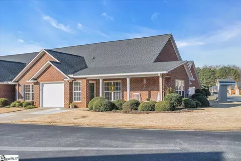 500 Garden Spring Dr, Simpsonville, SC 29681