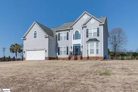 105 Carsons Pond Dr, Simpsonville, SC 29681