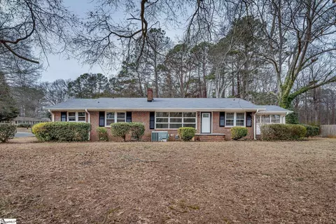 105 Oak Dr, Laurens, SC 29360