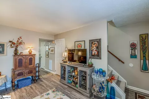 Living - 109 Pendleton Ct, Easley, SC 29640 photo 2 of 4