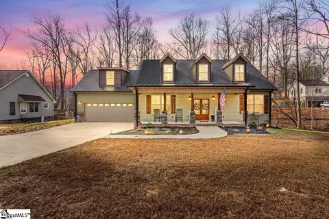 210 Moss Ln, Landrum, SC 29356