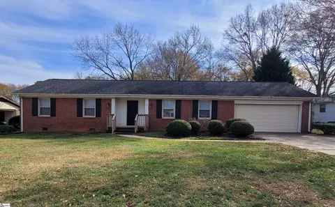 104 Woodcliff Ct, Simpsonville, SC 29681