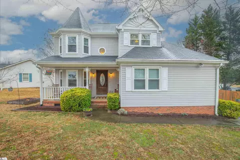 300 Fairwood Dr, Greenville, SC 29617