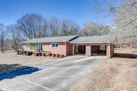 Exterior - 131 Camelot Ct, Easley, SC 29640 photo 3 of 10