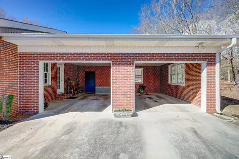 Exterior - 131 Camelot Ct, Easley, SC 29640 photo 9 of 10
