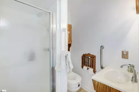 Bath - 131 Camelot Ct, Easley, SC 29640 photo 2 of 2