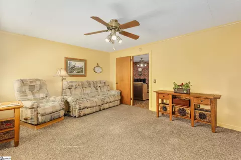 Living - 131 Camelot Ct, Easley, SC 29640 photo 2 of 4