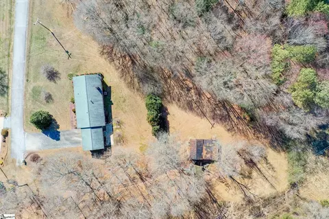 View/Area - 131 Camelot Ct, Easley, SC 29640 photo 3 of 4