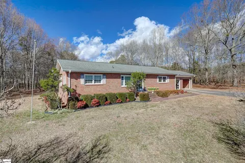 Exterior - 131 Camelot Ct, Easley, SC 29640 photo 2 of 10