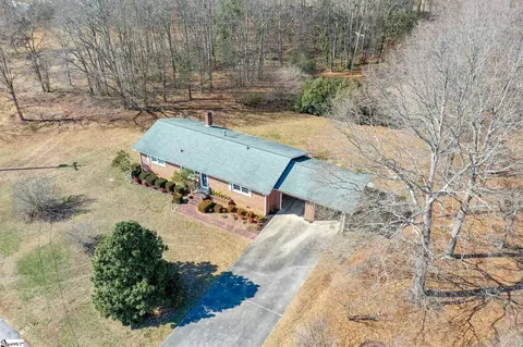 131 Camelot Ct, Easley, SC 29640