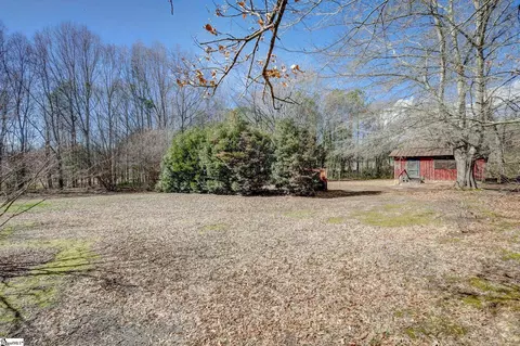 Exterior - 131 Camelot Ct, Easley, SC 29640 photo 5 of 10