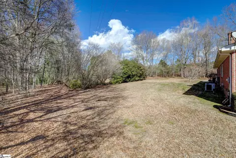 Exterior - 131 Camelot Ct, Easley, SC 29640 photo 7 of 10