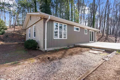 538 Club Dr, Greenville, SC 29611